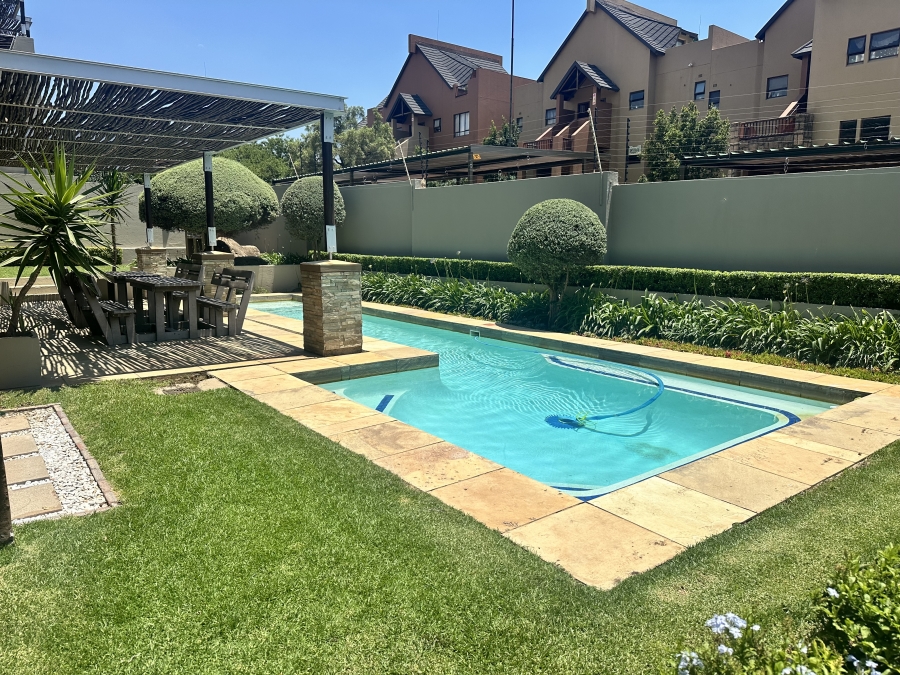To Let 2 Bedroom Property for Rent in Pineslopes Gauteng