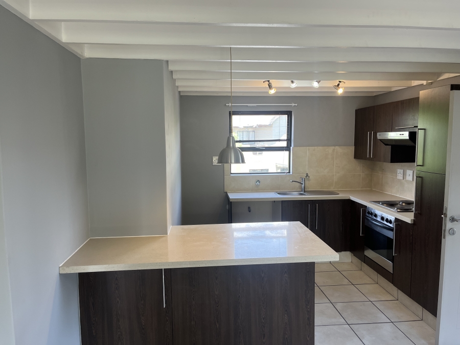 To Let 2 Bedroom Property for Rent in Pineslopes Gauteng