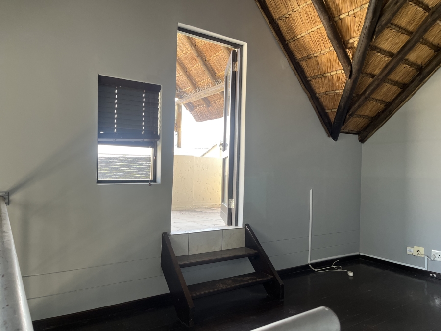 To Let 2 Bedroom Property for Rent in Pineslopes Gauteng