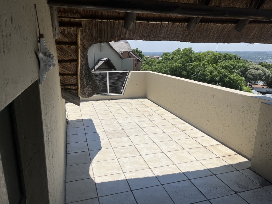 To Let 2 Bedroom Property for Rent in Pineslopes Gauteng