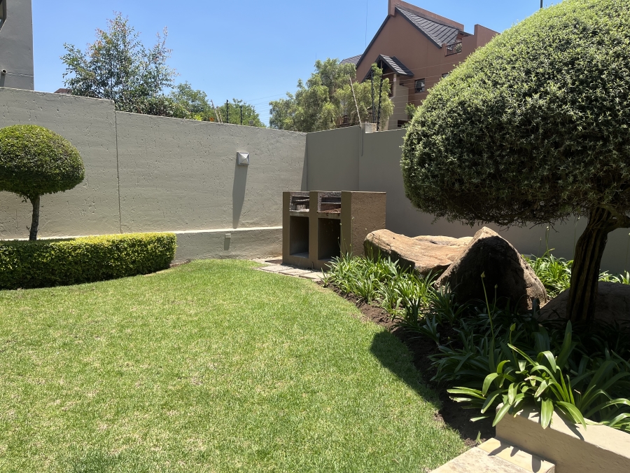 To Let 2 Bedroom Property for Rent in Pineslopes Gauteng
