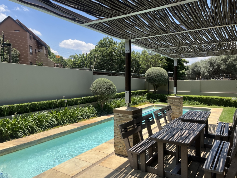 To Let 2 Bedroom Property for Rent in Pineslopes Gauteng