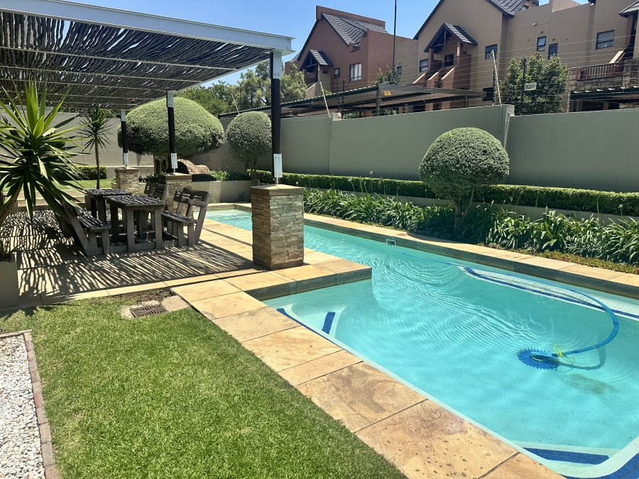 To Let 2 Bedroom Property for Rent in Pineslopes Gauteng