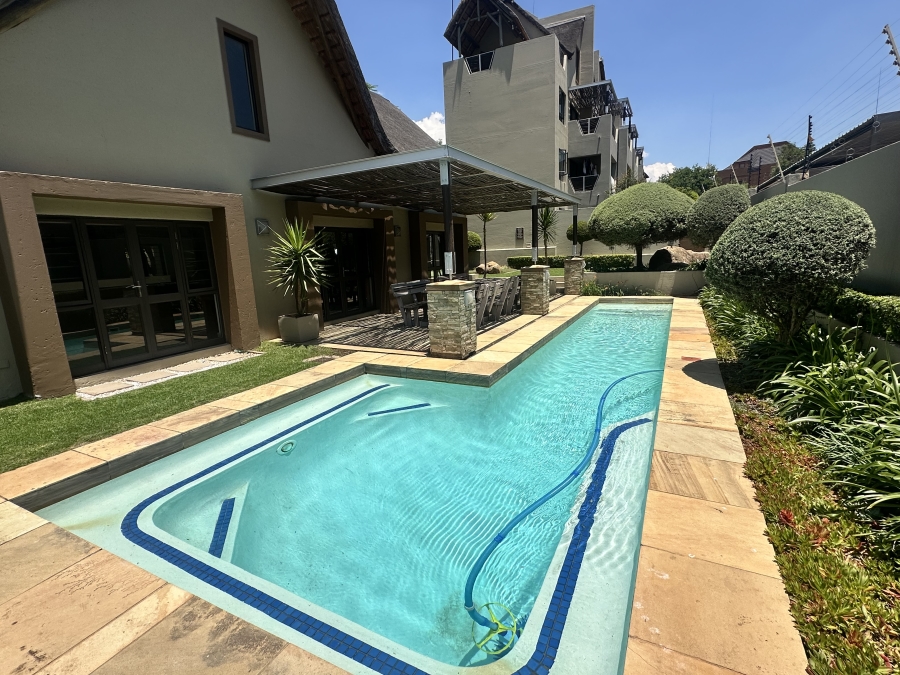 To Let 2 Bedroom Property for Rent in Pineslopes Gauteng