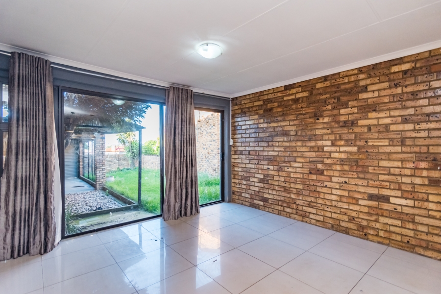 2 Bedroom Property for Sale in Boltonia Gauteng