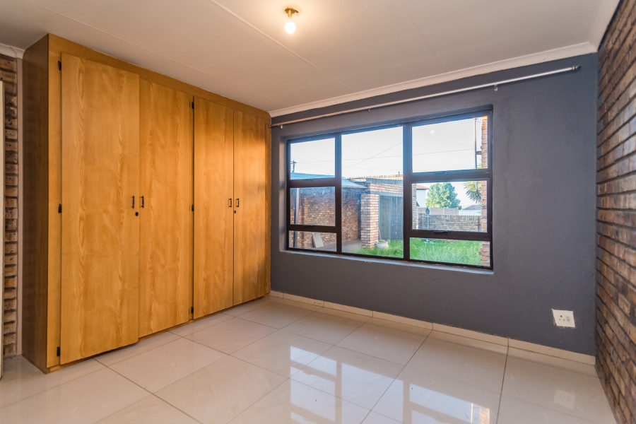 2 Bedroom Property for Sale in Boltonia Gauteng