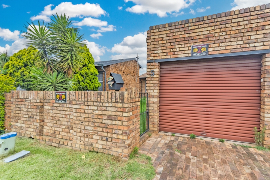 2 Bedroom Property for Sale in Boltonia Gauteng
