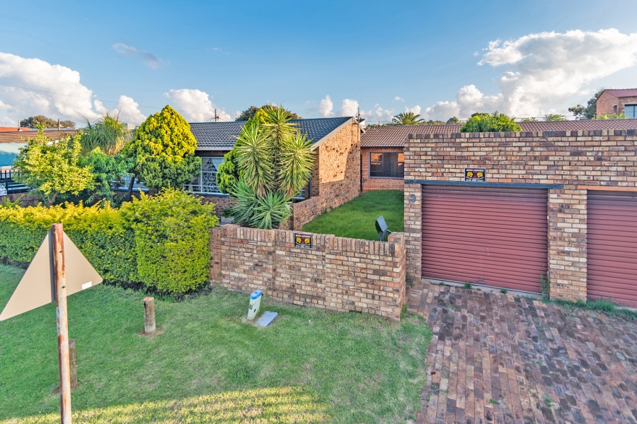 2 Bedroom Property for Sale in Boltonia Gauteng