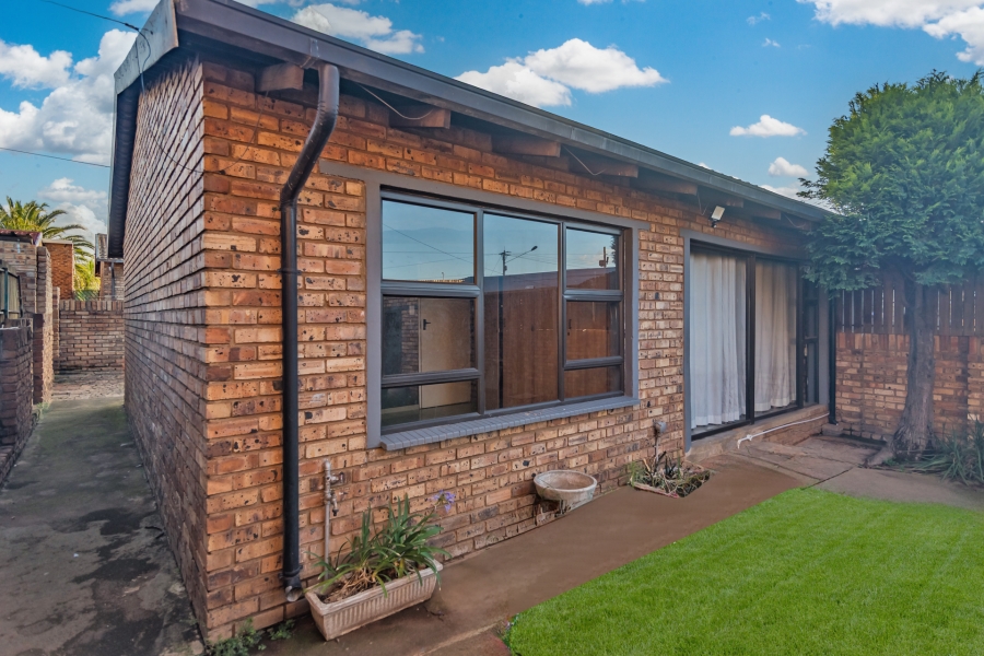 2 Bedroom Property for Sale in Boltonia Gauteng