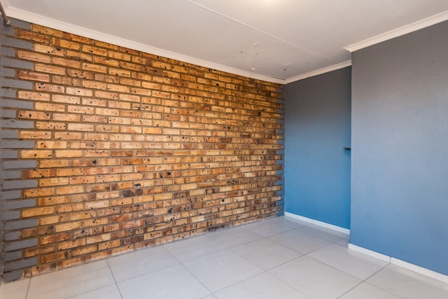 2 Bedroom Property for Sale in Boltonia Gauteng