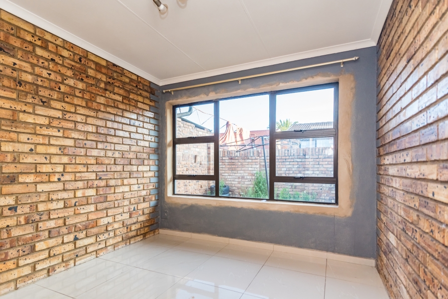 2 Bedroom Property for Sale in Boltonia Gauteng