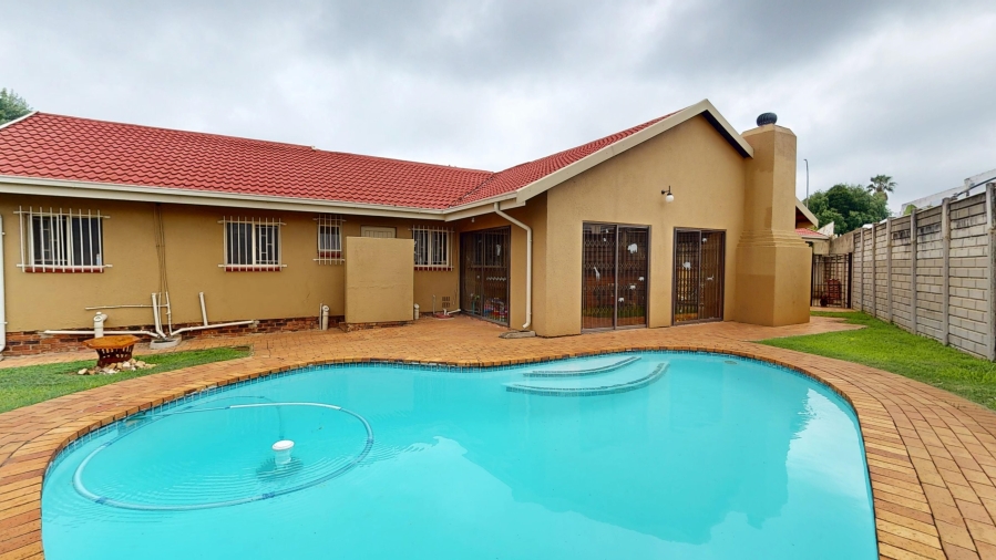 3 Bedroom Property for Sale in Crystal Park Gauteng