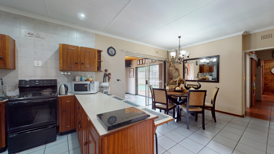 3 Bedroom Property for Sale in Crystal Park Gauteng