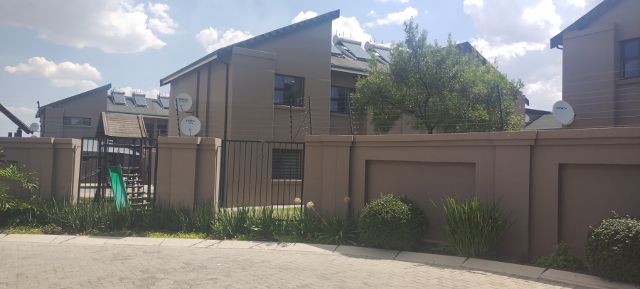 To Let 2 Bedroom Property for Rent in Helderwyk Gauteng