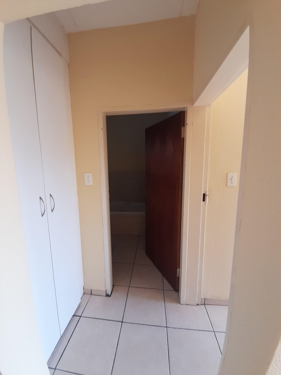 1 Bedroom Property for Sale in Vanderbijlpark SE 10 Gauteng