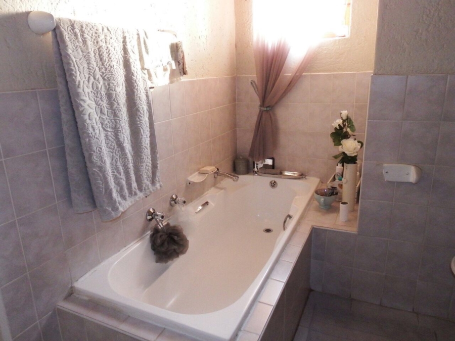 1 Bedroom Property for Sale in Paulshof Gauteng