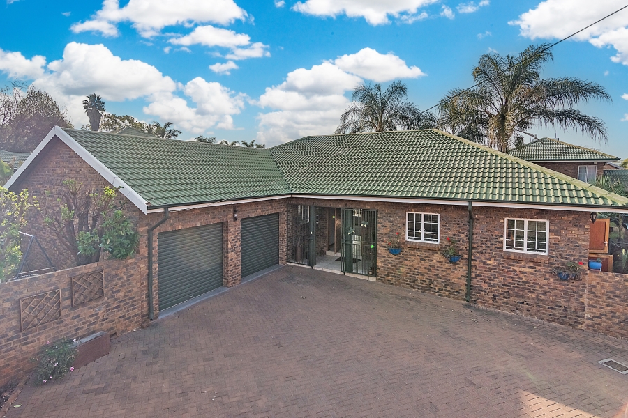 4 Bedroom Property for Sale in Hennopspark Gauteng