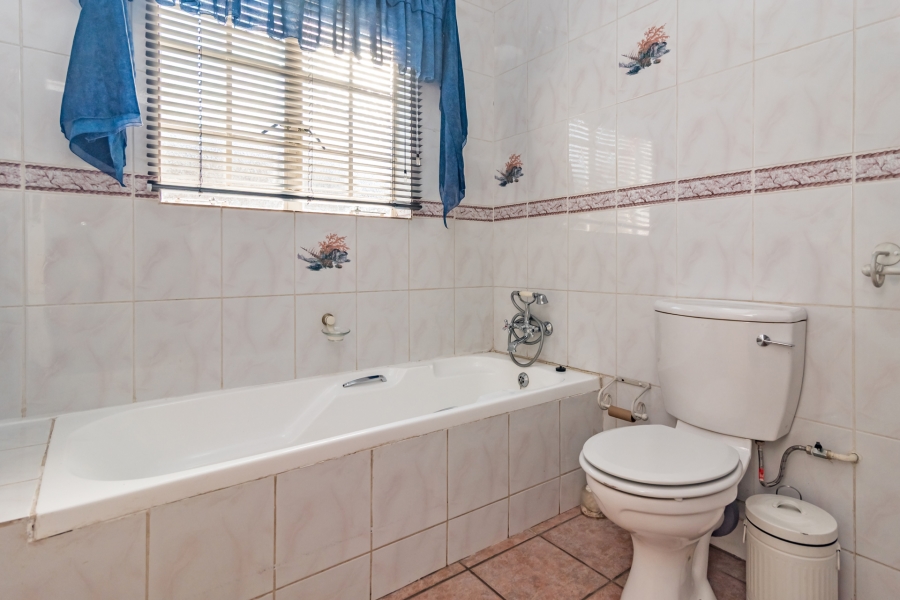4 Bedroom Property for Sale in Hennopspark Gauteng