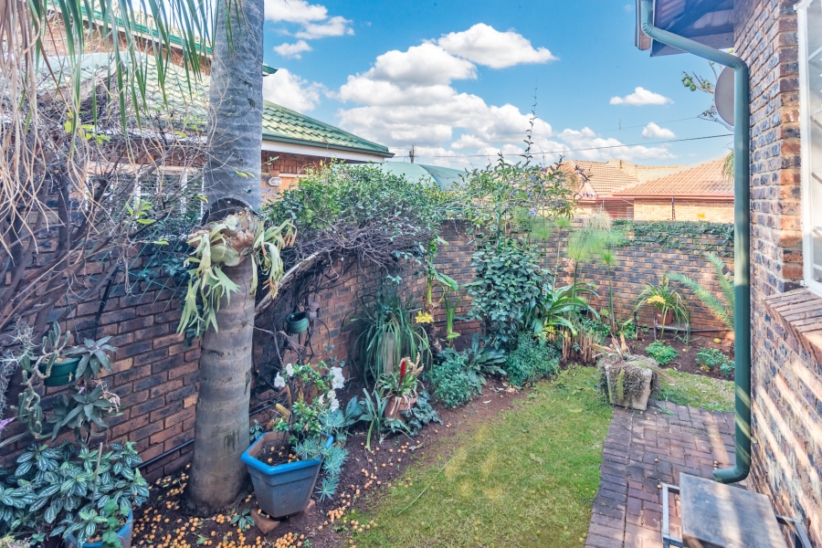 4 Bedroom Property for Sale in Hennopspark Gauteng