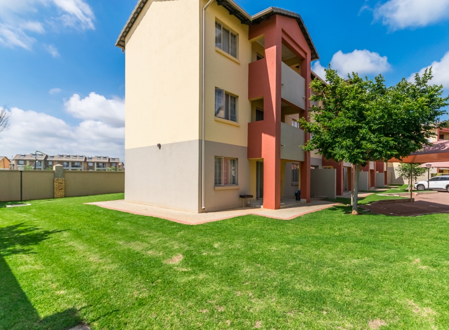2 Bedroom Property for Sale in Monavoni Gauteng