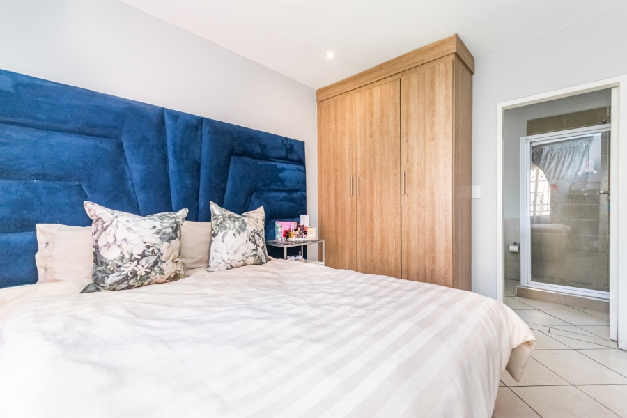 2 Bedroom Property for Sale in Monavoni Gauteng