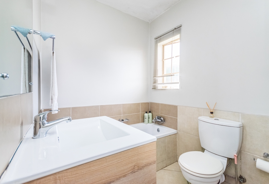 2 Bedroom Property for Sale in Monavoni Gauteng