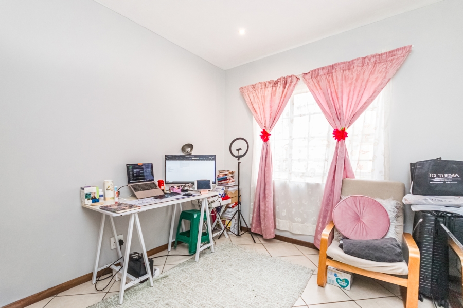 2 Bedroom Property for Sale in Monavoni Gauteng