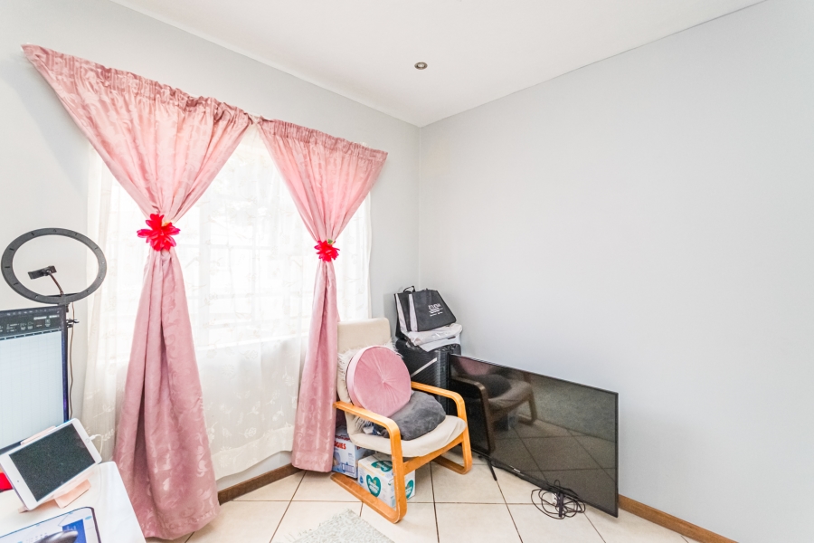 2 Bedroom Property for Sale in Monavoni Gauteng