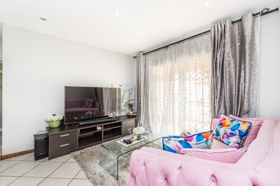 2 Bedroom Property for Sale in Monavoni Gauteng