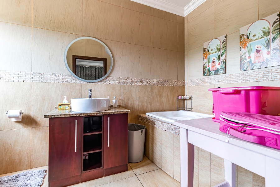 5 Bedroom Property for Sale in Sable Hills Gauteng