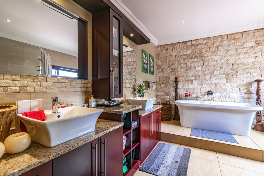 5 Bedroom Property for Sale in Sable Hills Gauteng