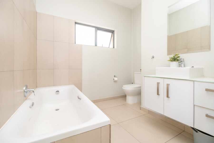 2 Bedroom Property for Sale in North Riding Gauteng