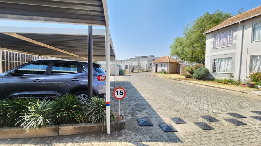 2 Bedroom Property for Sale in Edenvale Central Gauteng