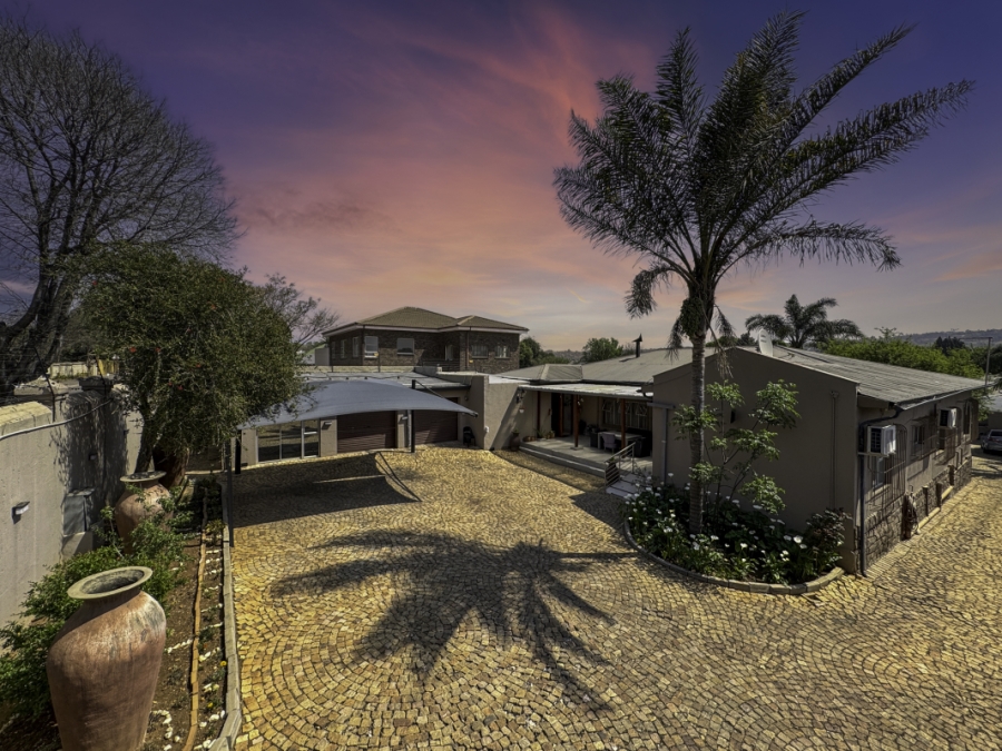 8 Bedroom Property for Sale in South Kensington Gauteng