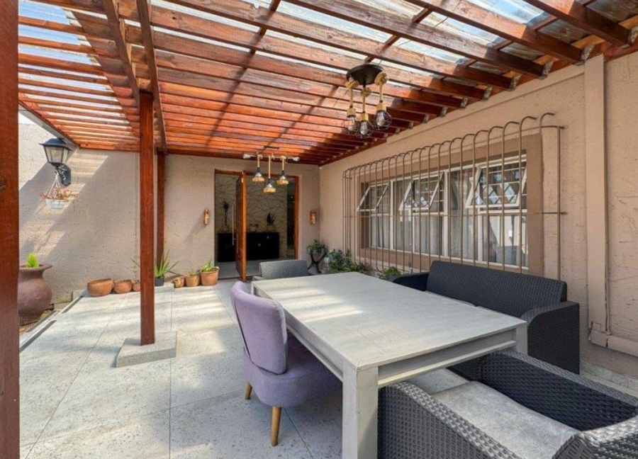 8 Bedroom Property for Sale in South Kensington Gauteng