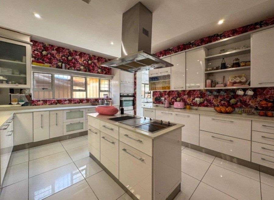 8 Bedroom Property for Sale in South Kensington Gauteng