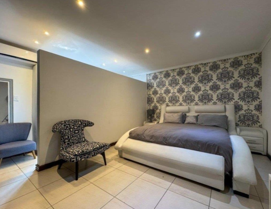 8 Bedroom Property for Sale in South Kensington Gauteng