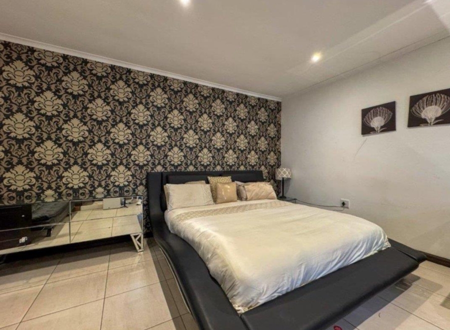 8 Bedroom Property for Sale in South Kensington Gauteng