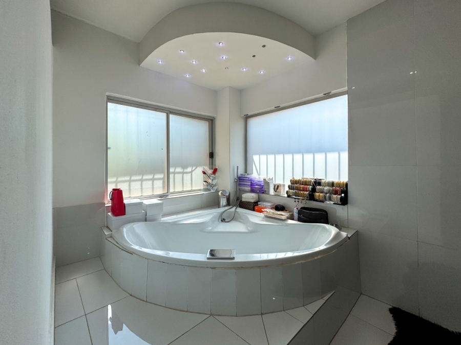 8 Bedroom Property for Sale in South Kensington Gauteng