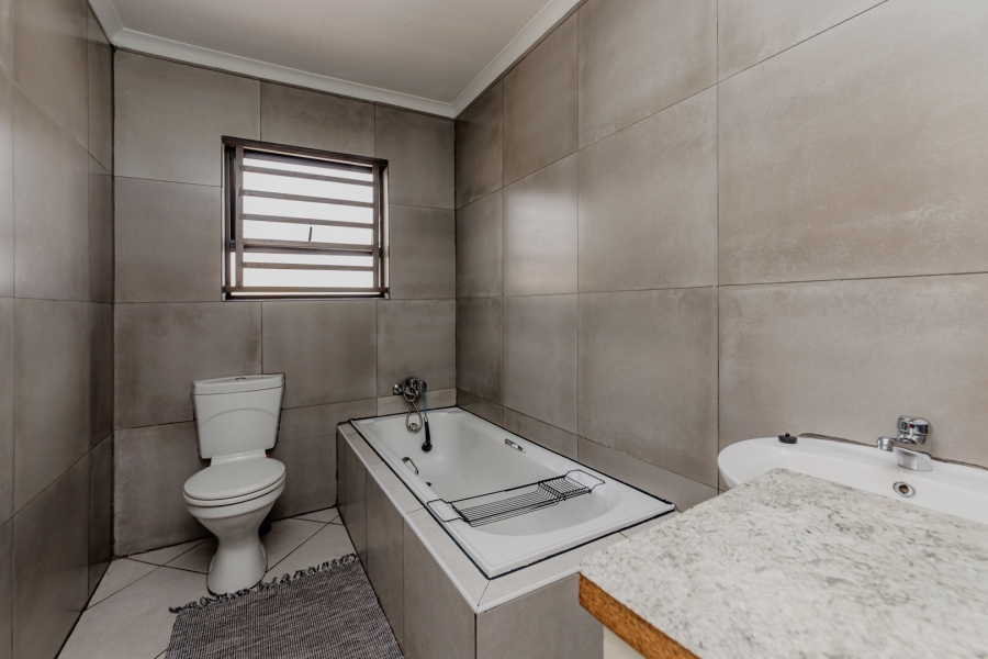 3 Bedroom Property for Sale in Mohlakeng Gauteng