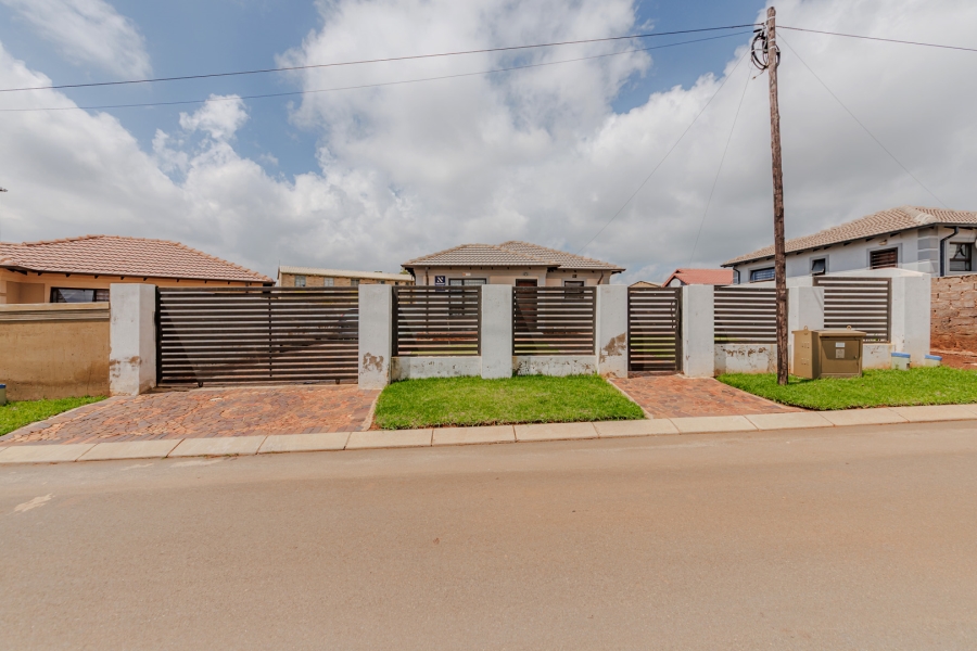 3 Bedroom Property for Sale in Mohlakeng Gauteng