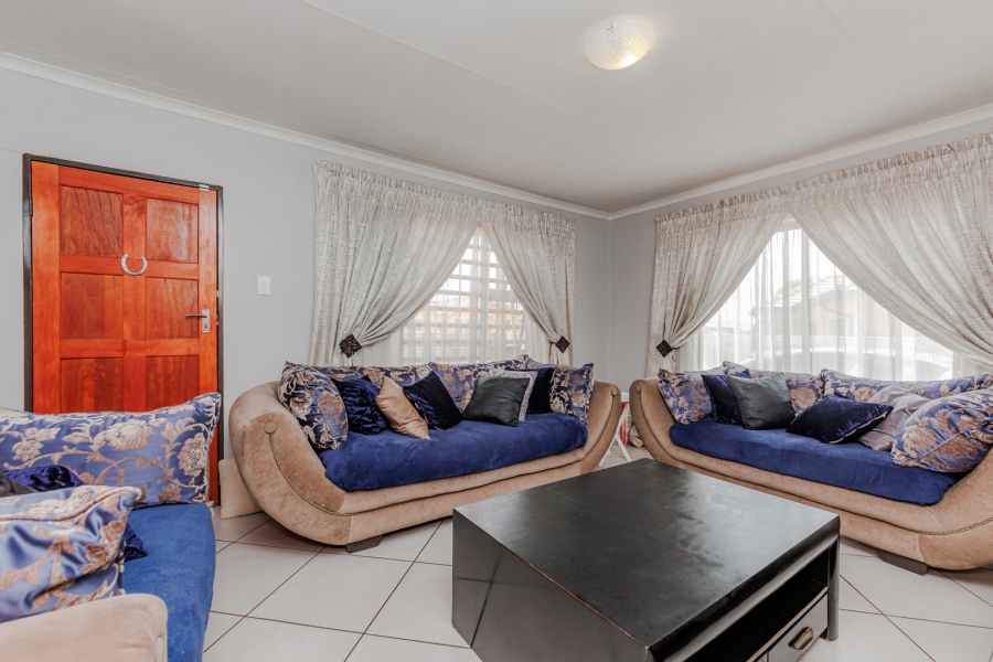 3 Bedroom Property for Sale in Mohlakeng Gauteng