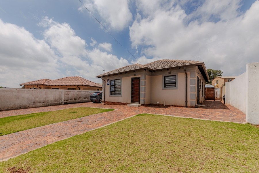 3 Bedroom Property for Sale in Mohlakeng Gauteng