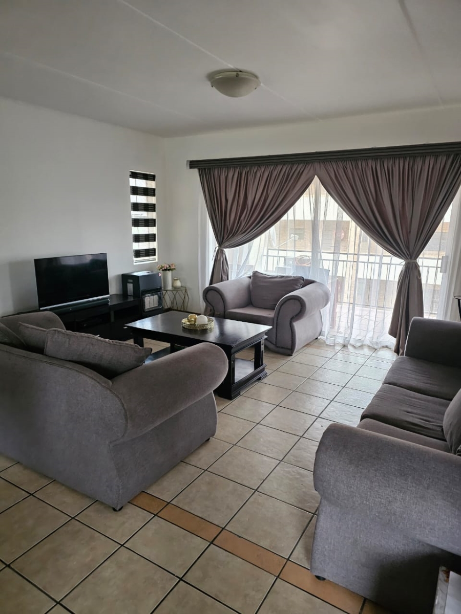To Let 3 Bedroom Property for Rent in Erand Gardens Gauteng
