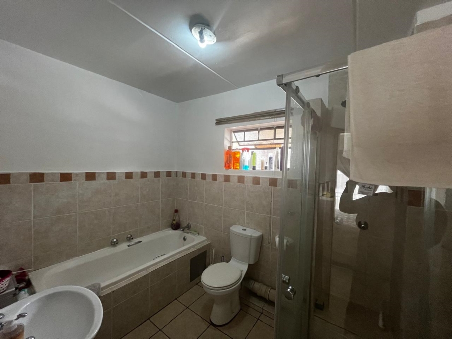 To Let 3 Bedroom Property for Rent in Erand Gardens Gauteng
