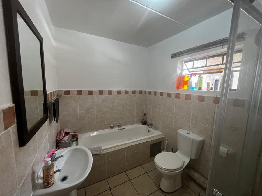 To Let 3 Bedroom Property for Rent in Erand Gardens Gauteng