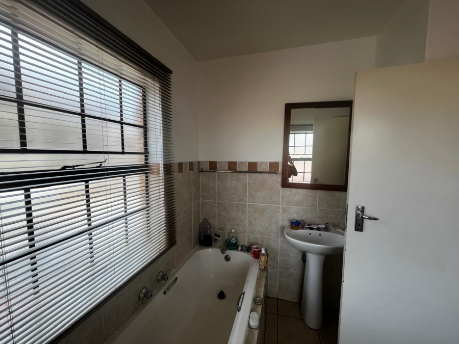 To Let 3 Bedroom Property for Rent in Erand Gardens Gauteng