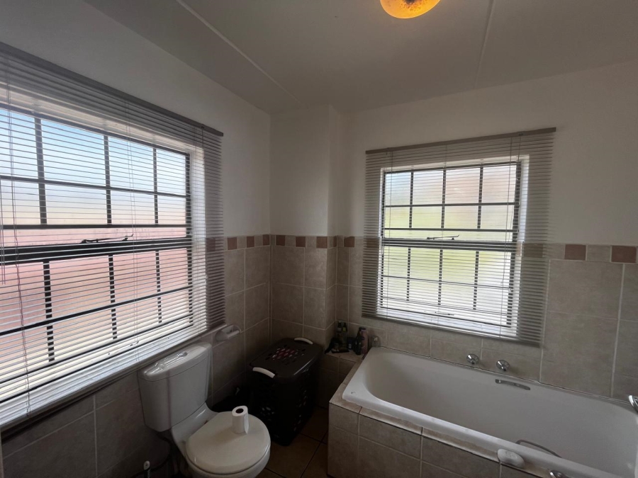 To Let 3 Bedroom Property for Rent in Erand Gardens Gauteng