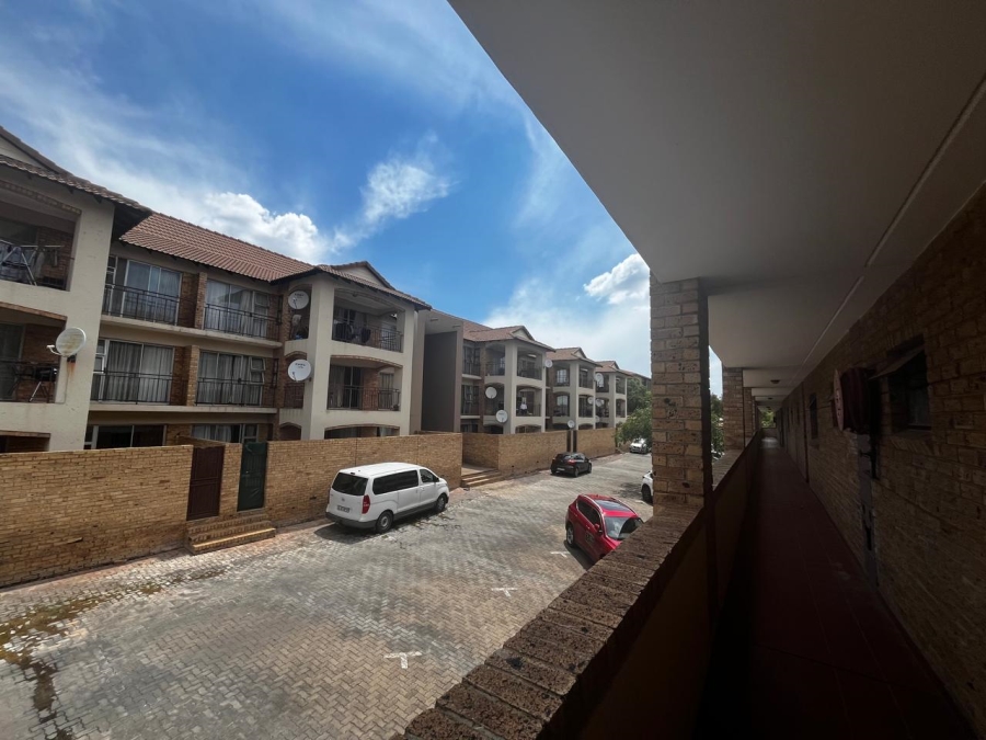 To Let 3 Bedroom Property for Rent in Erand Gardens Gauteng
