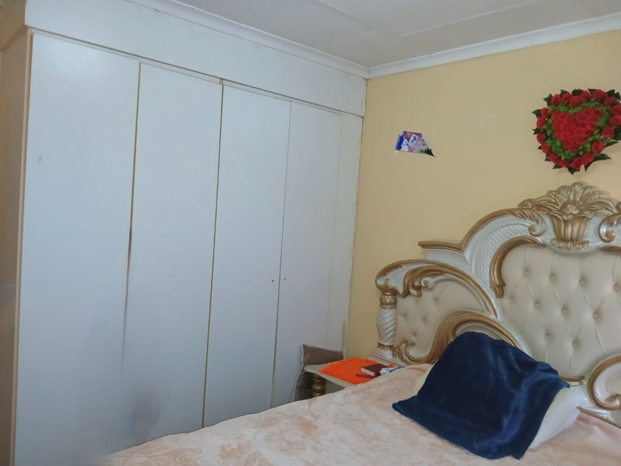 2 Bedroom Property for Sale in Greenhills Gauteng